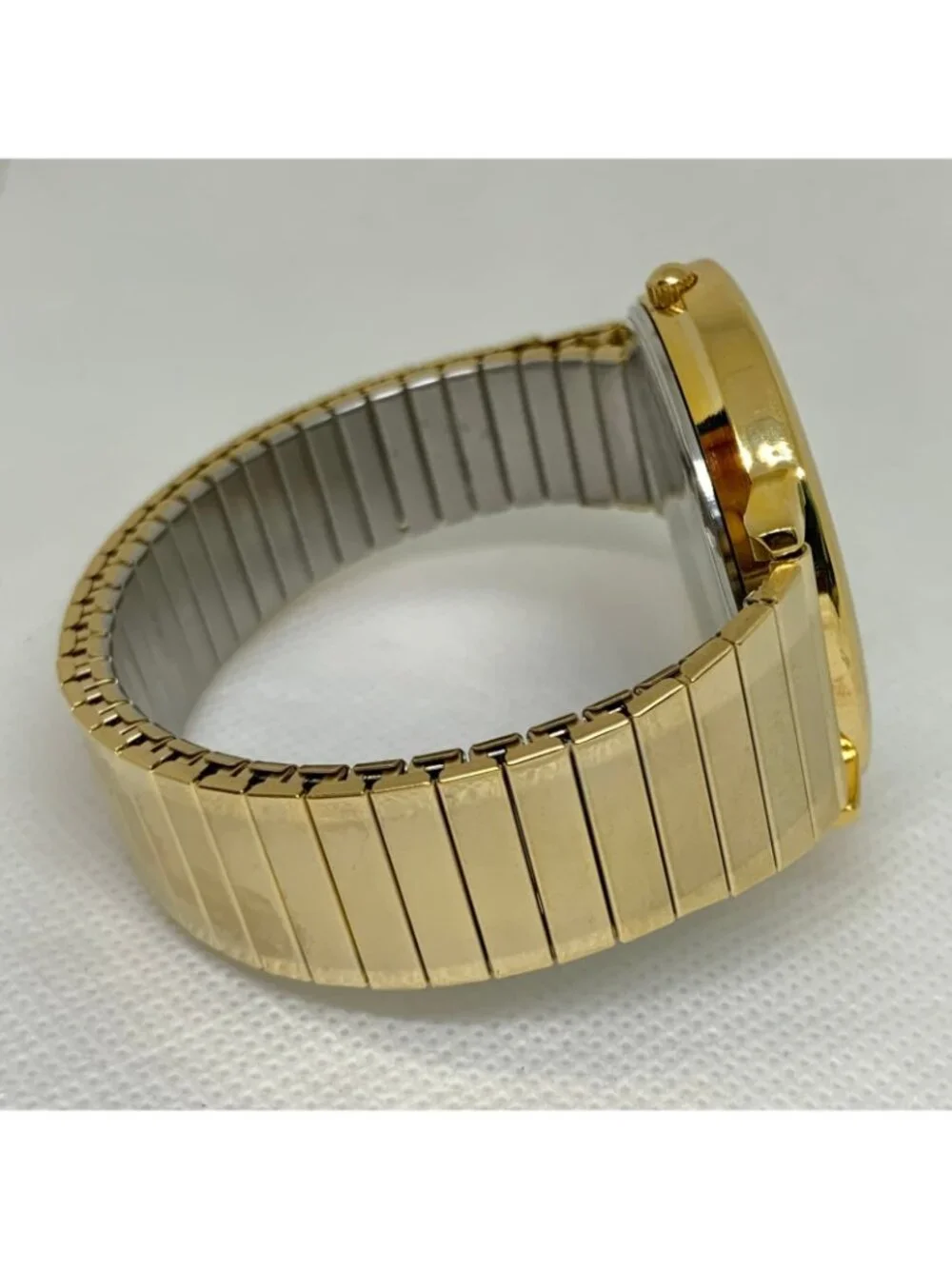 A&F gold tone Quartz analog watch 42mm white dial easy reader numbers running